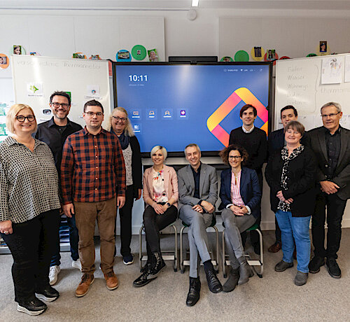 Neue digitale Tafeln an allen Grundschulen und der Mittelschule in der Stadt Puchheim